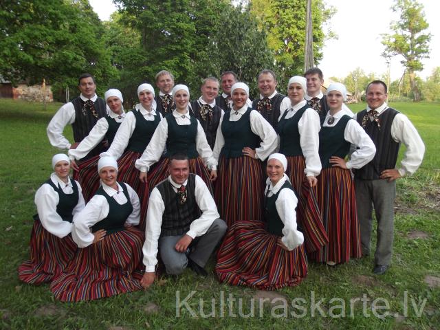 Beļavas dejusvētki "Senču raksti"Pilsskolas estrādē